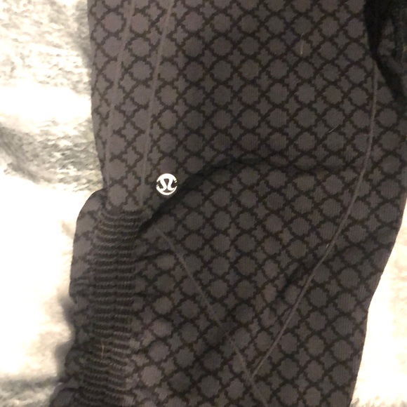 Lululemon cropped leggings - Picture 3 of 5
